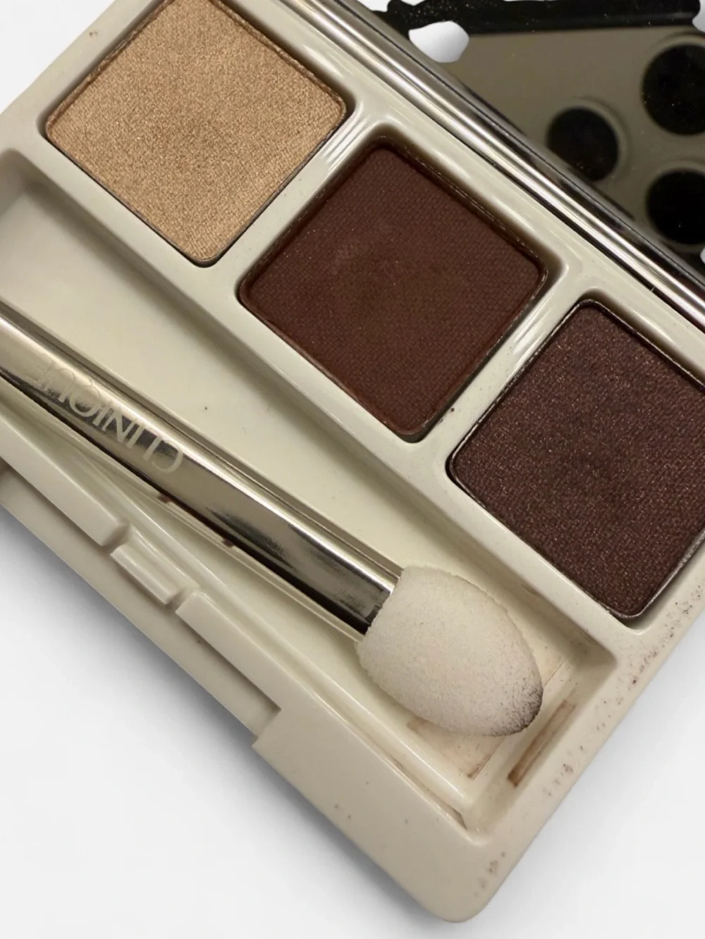 Clinique compact trio